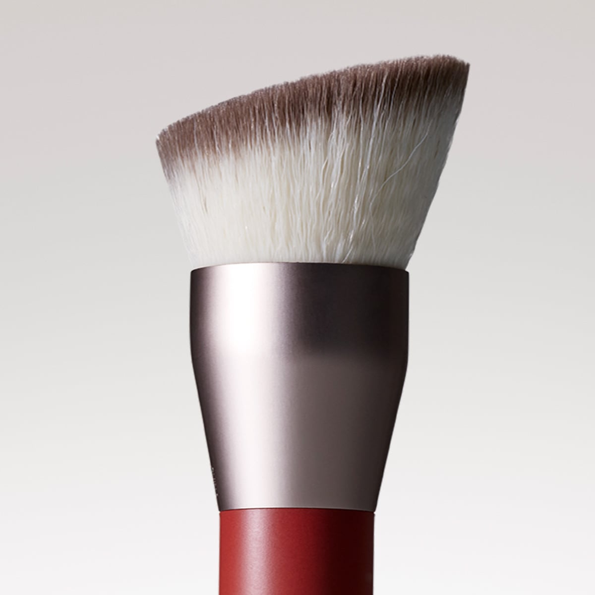 Zoomed in image of the Rose Inc Number 3 Foundation Brush's bristles